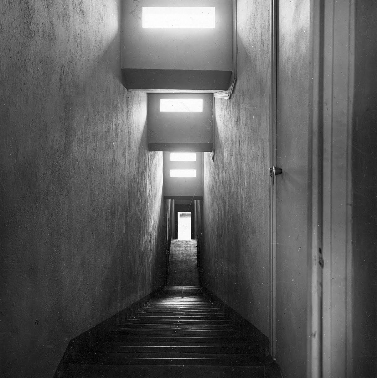 marie_laure_de_noailles-escalier