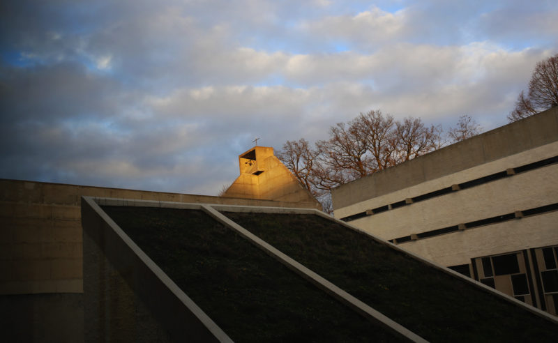 clocher-couvent-tourette-soleil-le-corbusier