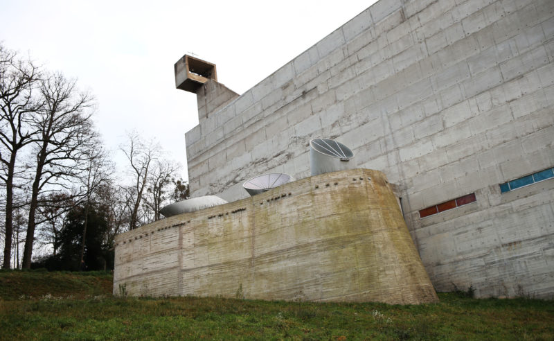 exterieur-clocher-couvent-tourette-le-corbusier