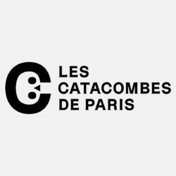 logo des catacombes de paris tête de mort typographie