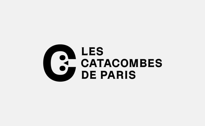 logo des catacombes de paris tête de mort typographie